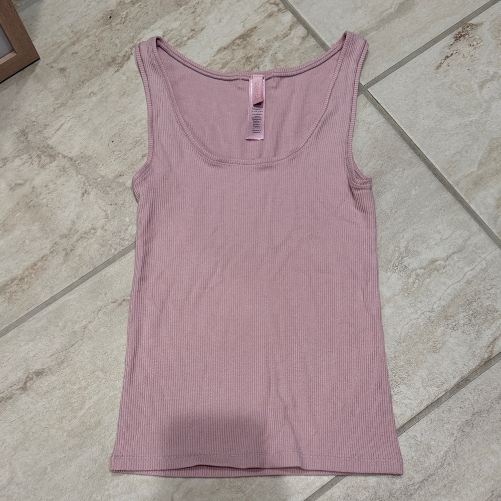 SKIMS Ribbed Scoop Neck Tank Top - Dusty Pink